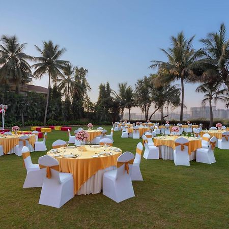 Surat Marriott Hotel Esterno foto