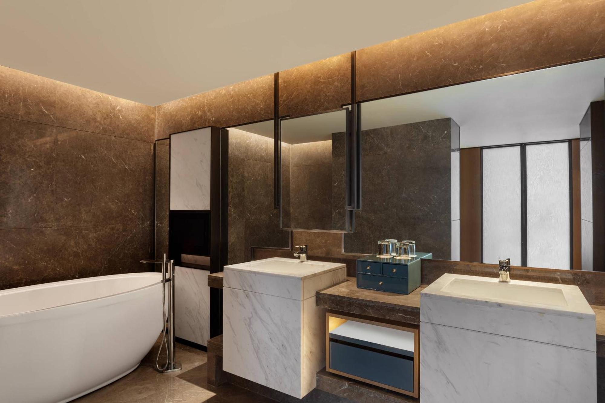 Surat Marriott Hotel Esterno foto