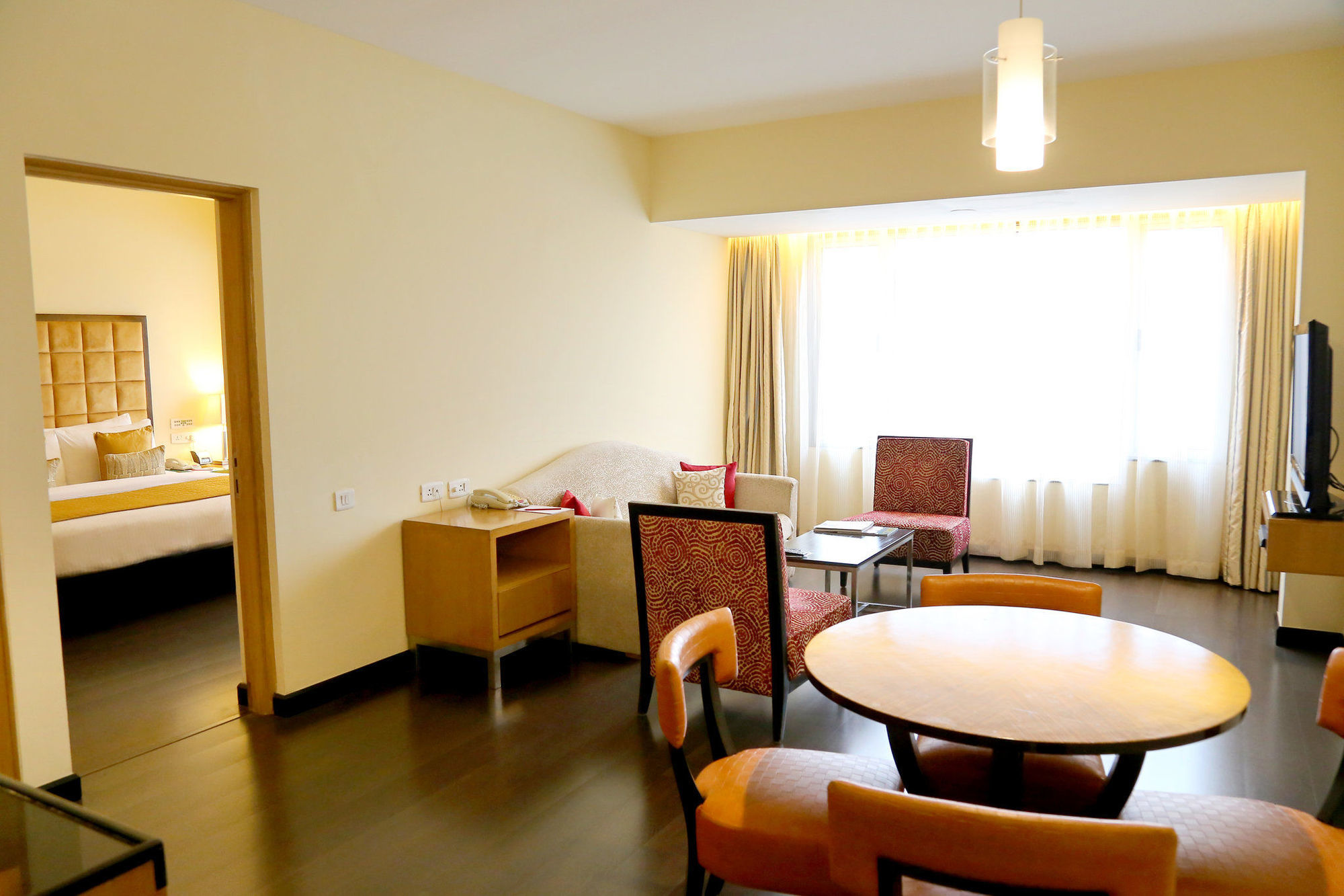 Surat Marriott Hotel Esterno foto
