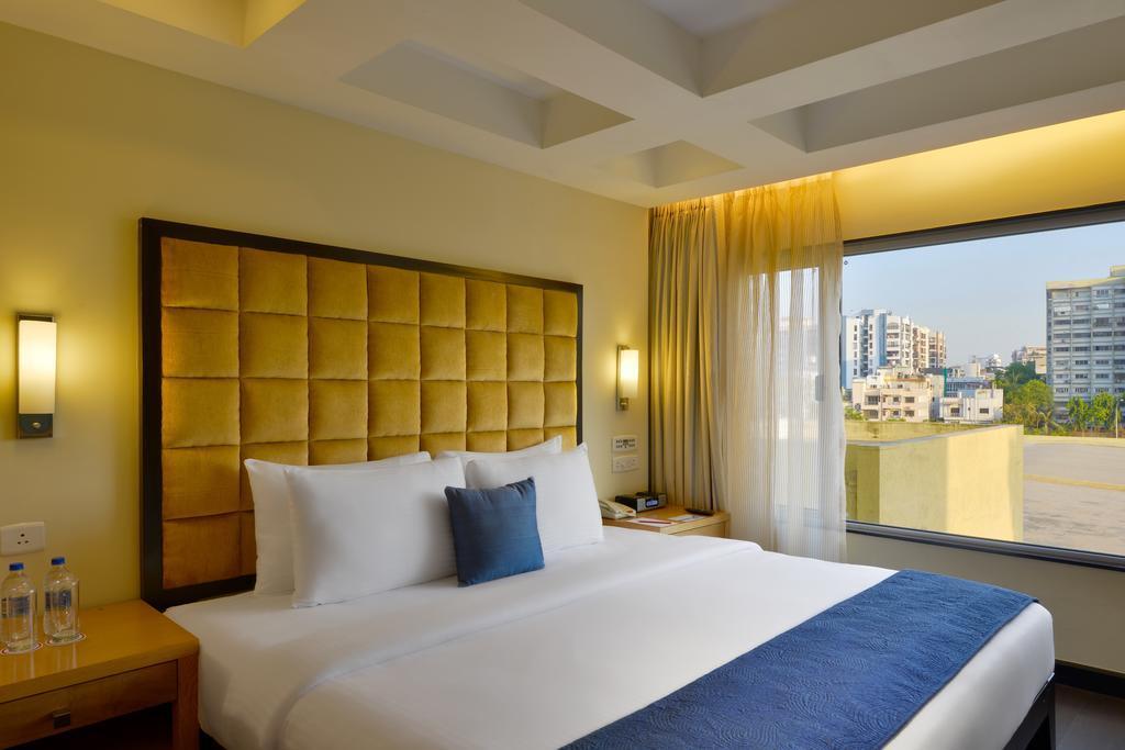 Surat Marriott Hotel Esterno foto